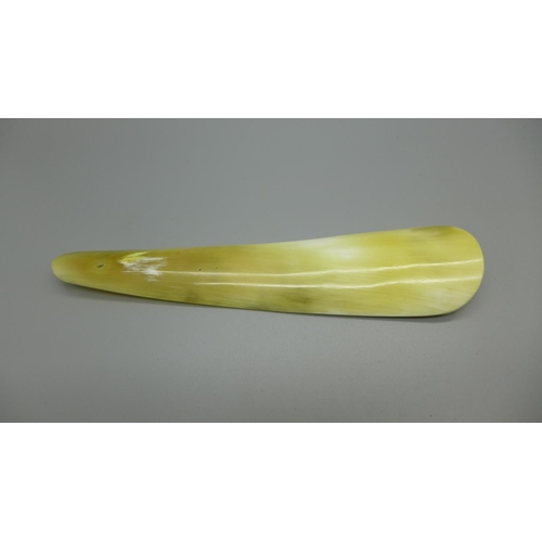 926 - A vintage Gucci shoe horn, horn with gold coloured logo, with original box