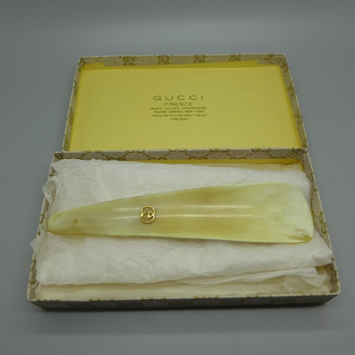 926 - A vintage Gucci shoe horn, horn with gold coloured logo, with original box