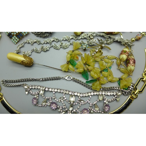 938 - Vintage jewellery