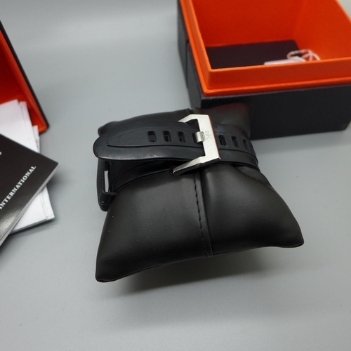 943 - A gentleman's Adee Kaye sports wristwatch, with box