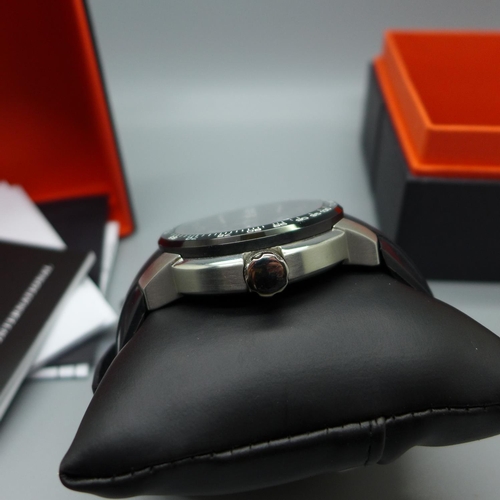 943 - A gentleman's Adee Kaye sports wristwatch, with box