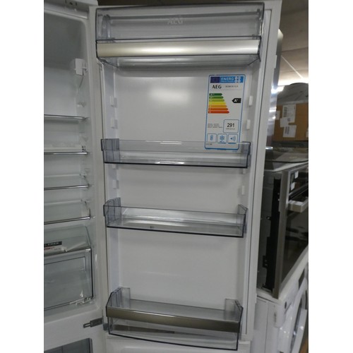 21 - AEG  Fully Integrated Dishwasher H818xW596xD554, RRP 482.50 + vat * This lot is subject to vat