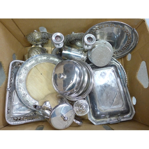 1197 - Plated ware including bread board and candlesticks **PLEASE NOTE THIS LOT IS NOT ELIGIBLE FOR POSTIN... 