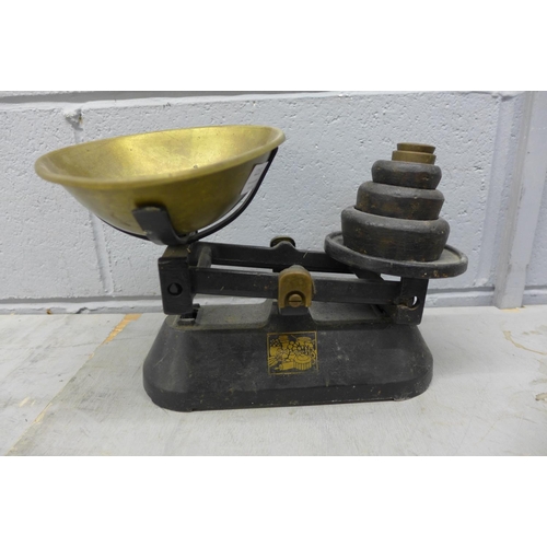 1213 - A set of vintage Kitchen scales and weights