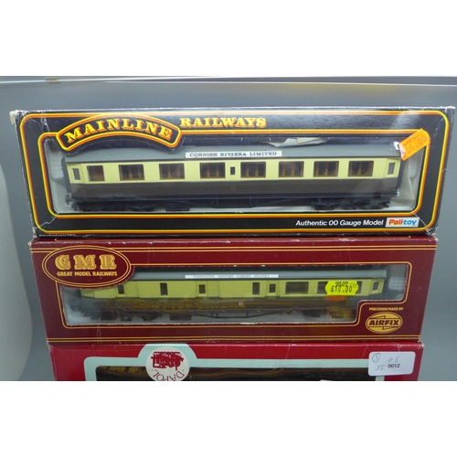 677 - Five OO gauge coaches, two Mainline, two Airfix and one Dapol, boxed