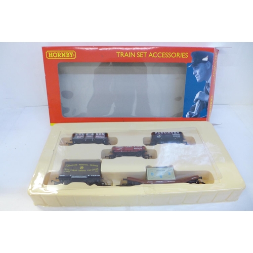 679 - A Hornby train set accessories set, boxed