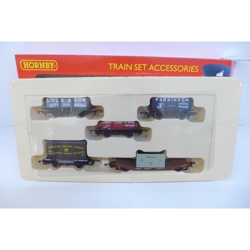 679 - A Hornby train set accessories set, boxed