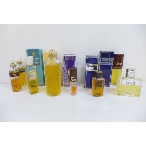 713 - A collection of vintage perfumes (13)