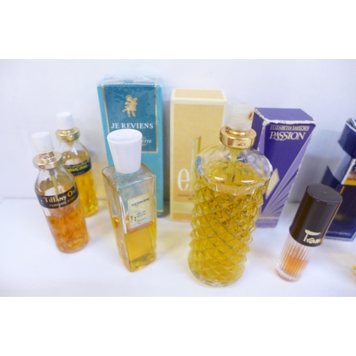 713 - A collection of vintage perfumes (13)