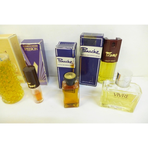 713 - A collection of vintage perfumes (13)