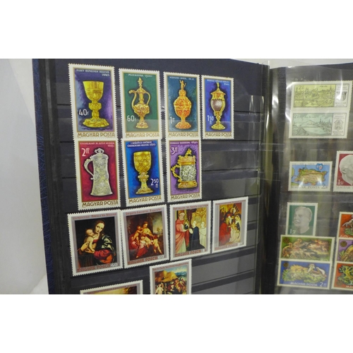 723 - Hungary; large stock book with the unmounted mint collection 1969-1989 mainly fine and in set, no mi... 