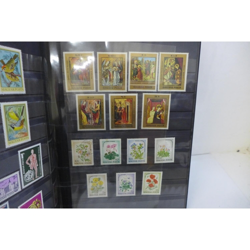 723 - Hungary; large stock book with the unmounted mint collection 1969-1989 mainly fine and in set, no mi... 