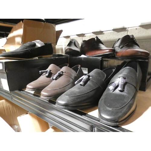 3072 - A quantity of Burton's men's shoes, mixed sizes and styles * this lot is subject to VAT