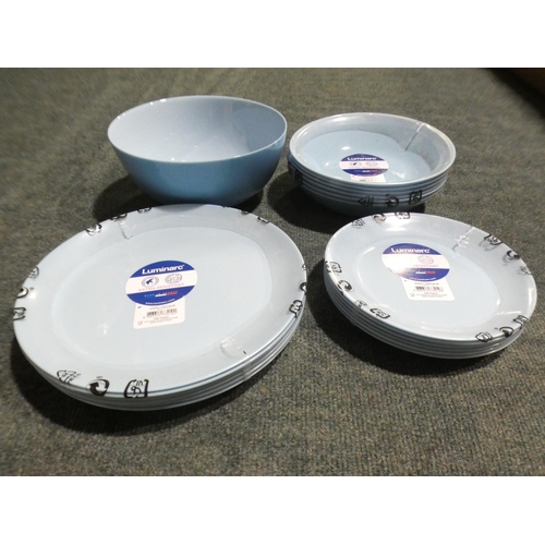 3089 - A quantity of blue Luminarc plates and bowls * this lot is subject to VAT