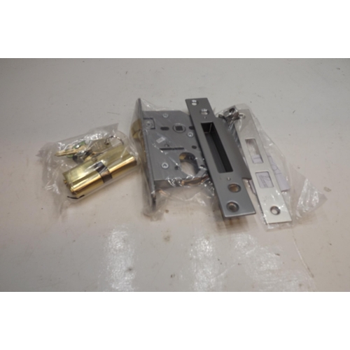 2132 - 2 Era mortice locks with 3 Vier cylinders