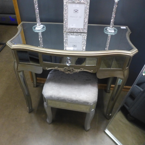 1371 - A mirrored dressing table and mirrored upholstered stool