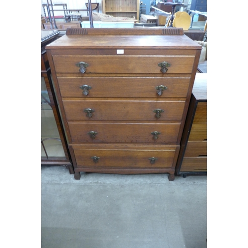 113 - An Art Deco oak chest of drawers