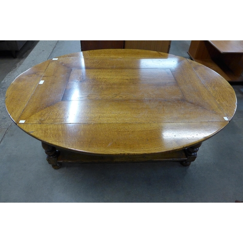 22 - An Ipswich oak drop-leaf coffee table