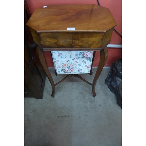 30 - A Victorian mahogany lady's sewing table