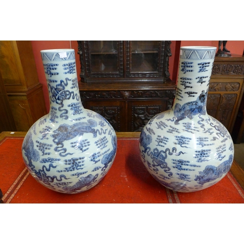 40 - A pair of large Chinese blue and white porcelain vases