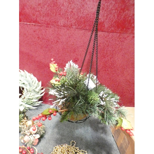 3261 - A Christmas hanging basket and small box of decorations