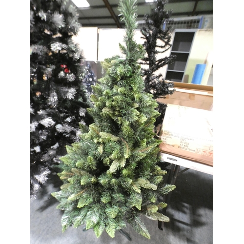 3277 - A green pine artificial Christmas tree (150cm)