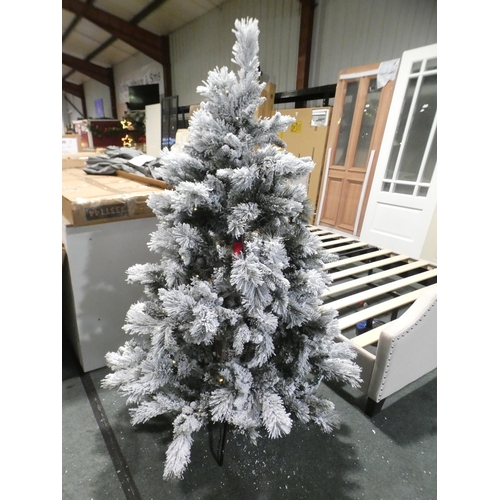 3280 - A snow flocked pre-lit artificial Christmas tree (160cm)