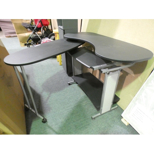 3286 - A grey computer desk with pull-out table (81H x 120W x 58D cm)