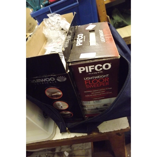 2414 - Pifco floor sweeper and Daewoo room heater - boxed - W