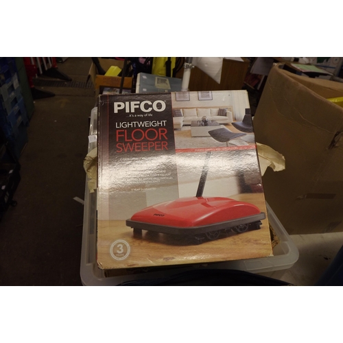 2414 - Pifco floor sweeper and Daewoo room heater - boxed - W