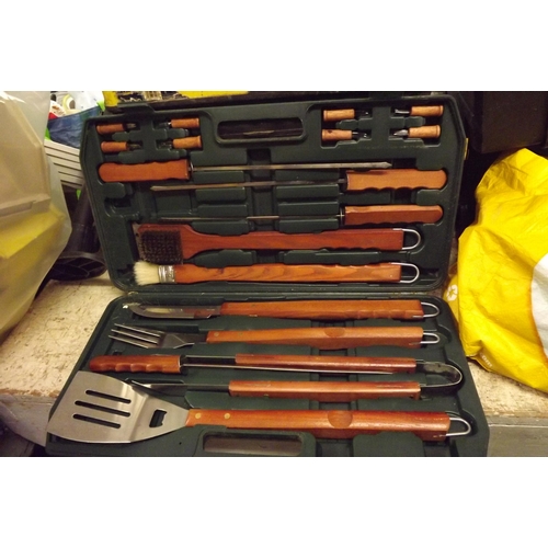 2418 - BBQ set in plastic case