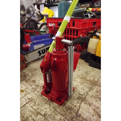 2430 - Red hydraulic jack with handle - new