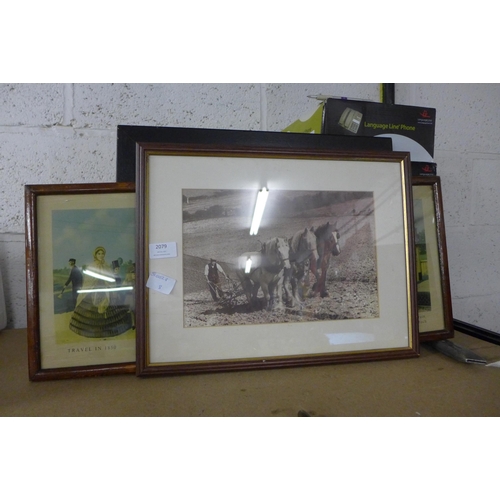 2079 - Quantity of vintage framed prints