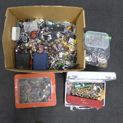 762 - A large collection of costume jewellery and wristwatches