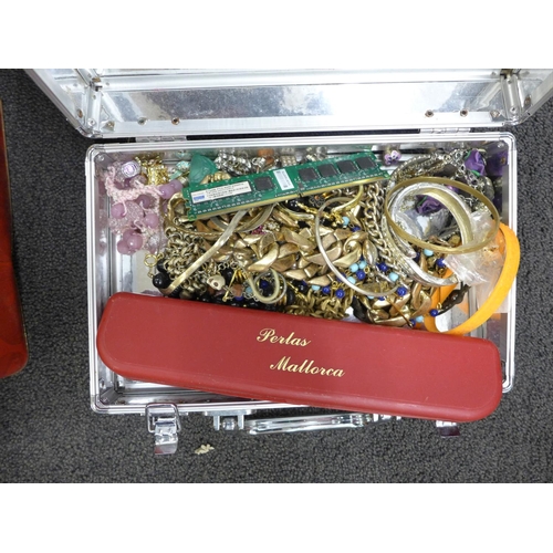 762 - A large collection of costume jewellery and wristwatches