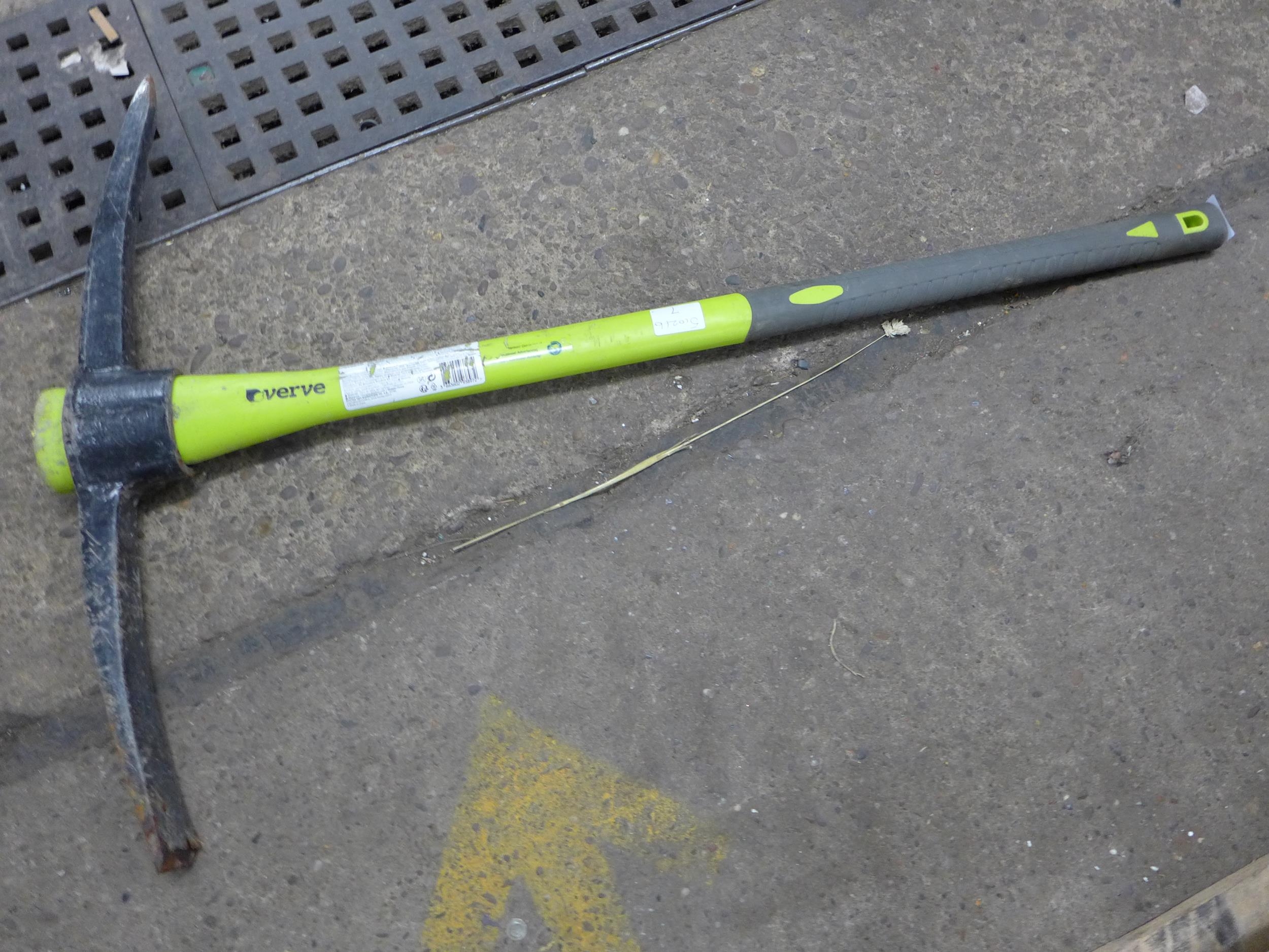 Verve rubberised pick axe