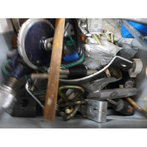 2023 - Approx 30 assorted hand tools - ideal DIY lot