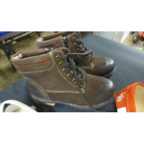 2237 - 5 Pairs of assorted Polo Association genuine leather shoes, mixed sizes and styles