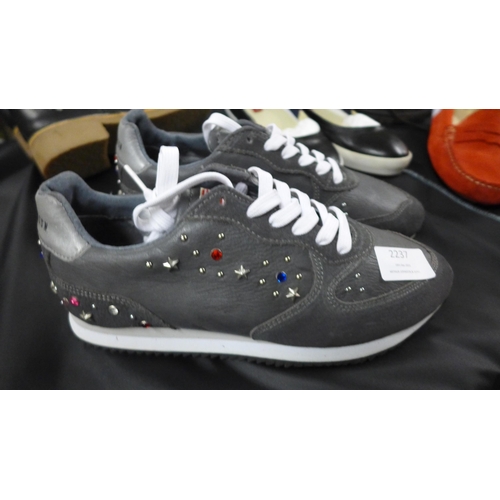 2237 - 5 Pairs of assorted Polo Association genuine leather shoes, mixed sizes and styles