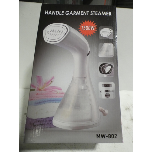 3076 - Hand-held 1500w garment steamer