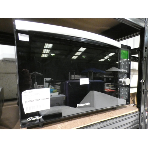 3369 - Panasonic Combi Microwave (model:- NN-DF386BBPQ), RRP £149.99 + VAT    (242-464) * This lot is subje... 