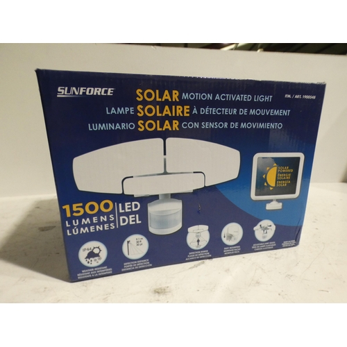 3374 - 1500 Lumen Triple Head Solar Light (242-280) * This lot is subject to VAT