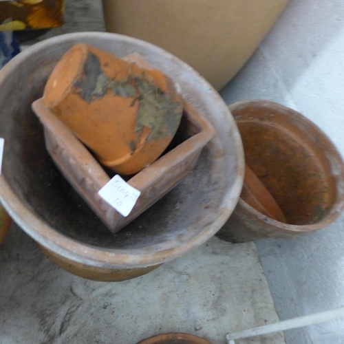 2265 - Approx. 6 terracotta planters, most 8-10