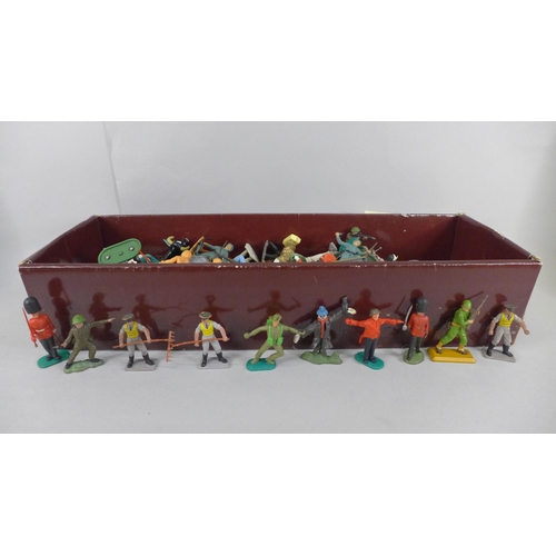 673 - A box of Britains plastic soldiers, cowboys, Swopits, etc.