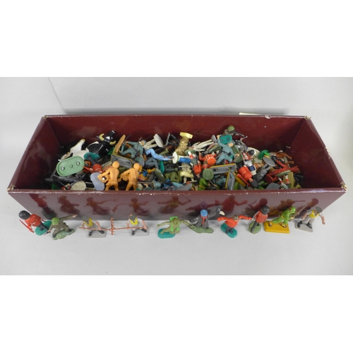 673 - A box of Britains plastic soldiers, cowboys, Swopits, etc.