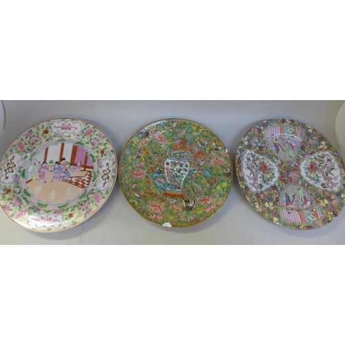 676 - A Qianlong Chinese mug, a/f, and four oriental plates, famille verte x3 and blue and white, one plat... 