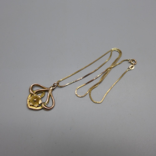 1006 - A 9ct gold Art Nouveau pendant and chain, 4.8g, chain 39cm and a/f, repaired