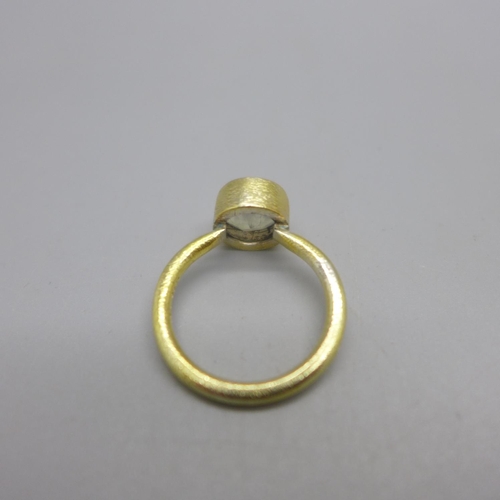 1017 - A 925 silver gilt rainbow moonstone ring, M