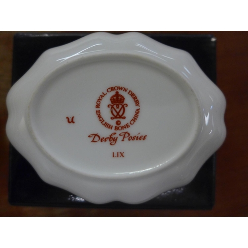 669 - A collection of china including Royal Albert, Royal Grafton, Royal Crown Derby etc. and a set of cir... 