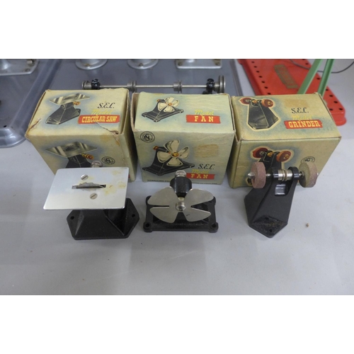 740 - An early 1960's traction engine with instructions and accessories including a line shaft, model fan,... 